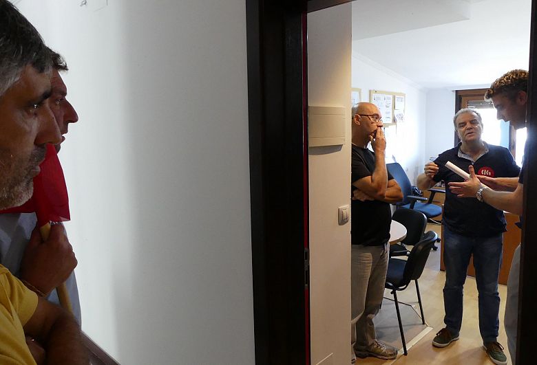 17-07-13 OcupacionOficinasUTEponteRande02.JPG